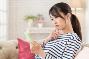 【0005008798】のSMSは本物の保険市場？偽物？迷惑メール？ブロック設定方法を解説