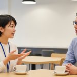 貧乏ゆすりがうざいと感じたら｜する人の原因と心理・対処法